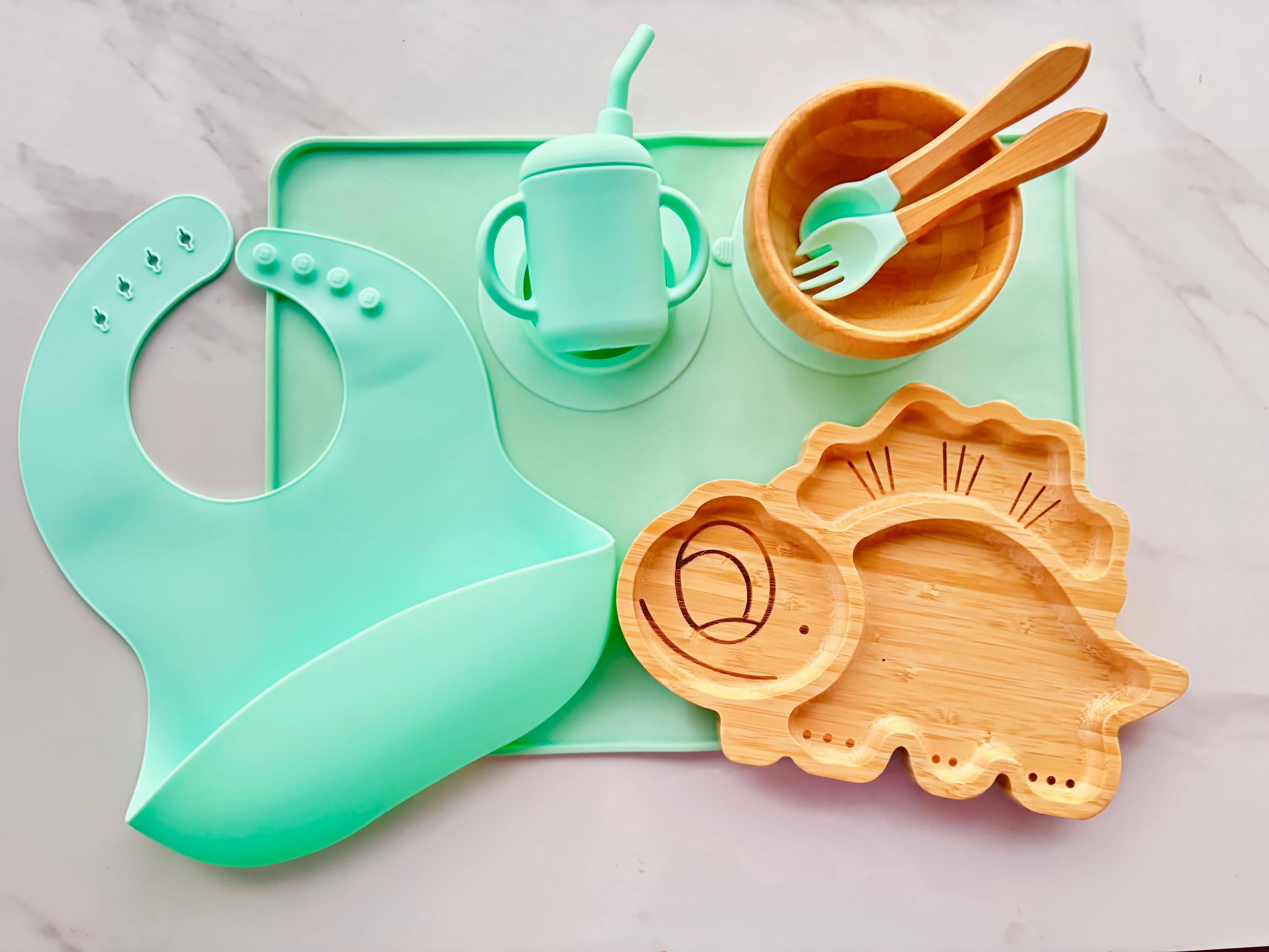 Set Premium: Plato, bowl, 2 sets de cubiertos, vasito antiderrame o de bambú, individual y babero